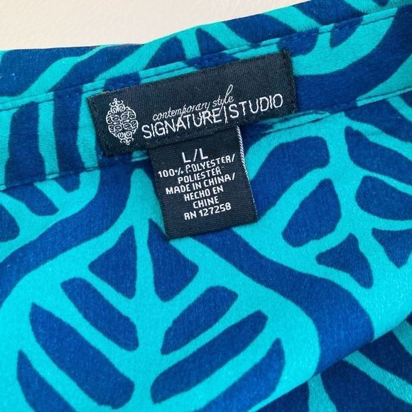 Signature Studio contemporary Batik Style Button Down Blouse Size Large - Picture 6 of 6